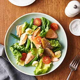 Gepocheerde zalm salade met citrus vinaigrette Gepocheerde zalm salade met citrus vinaigrette